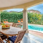 With Private Pool Just 400 Meters From The - 别墅