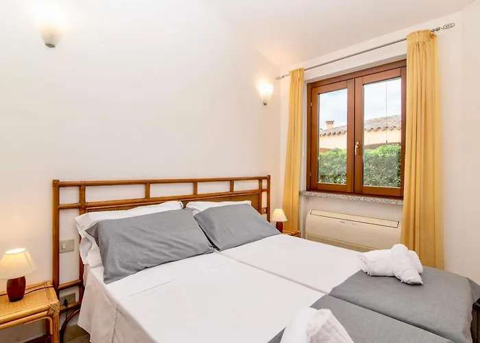 With Private Pool Just 400 Meters From The - Willa Costa Rei